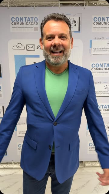 Robson Prestes recebeu o troféu representando a Capital Mídias, vencedora na cat